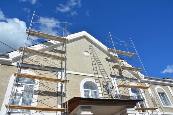 Rénovation et réfection de façade d'immeuble par peintre à Sanary-sur-Mer